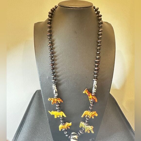 28" of maasai beads and hand carved wooden safari animal necklace! - Picture 8 of 8
